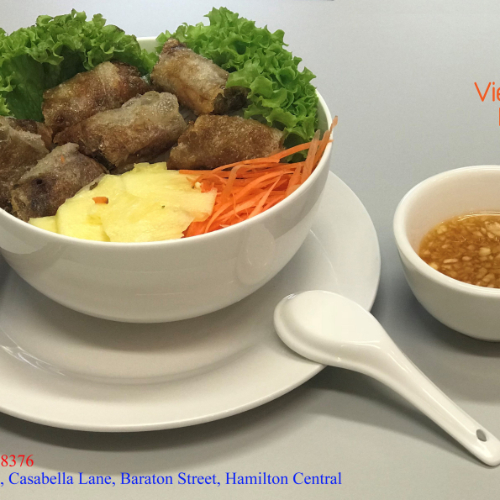 Mixed Rice Noodle With Spring Rolls And Vegetables (Bowl)